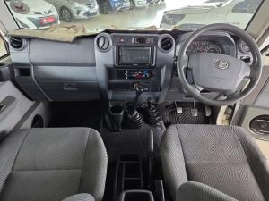 Toyota Land Cruiser 79 4.5D-4D LX V8 single cab - Image 6