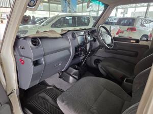 Toyota Land Cruiser 79 4.5D-4D LX V8 single cab - Image 7