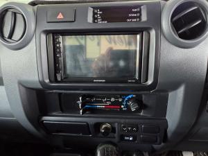 Toyota Land Cruiser 79 4.5D-4D LX V8 single cab - Image 11