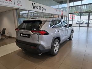 Toyota RAV4 2.0 GX CVT - Image 2