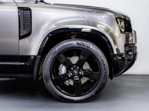 Land Rover Defender 110 D350 X-Dynamic HSE - Image 11