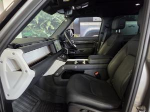 Land Rover Defender 110 D350 X-Dynamic HSE - Image 9