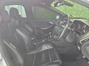 Ford Focus ST 3 - Image 12