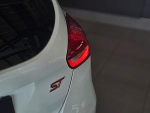 Ford Focus ST 3 - Image 6