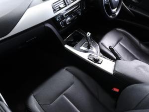 BMW 3 Series 320i auto - Image 15