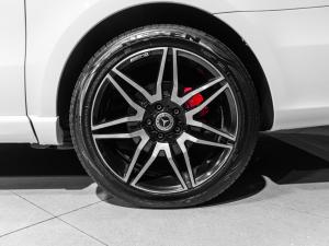 Mercedes-Benz V-Class V250d AMG Line - Image 15