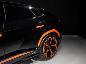 Lamborghini Urus S - Image 12