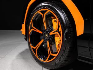 Lamborghini Urus S - Image 8