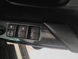 Toyota Hilux 2.4GD-6 double cab 4x4 Raider manual - Image 13