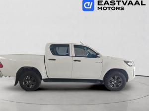 Toyota Hilux 2.4GD-6 double cab 4x4 Raider manual - Image 3