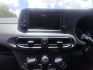 Hyundai Grand i10 1.0 Executive hatch - Image 14
