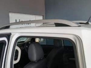 Nissan Navara 2.5DDTi double cab LE Plus - Image 12