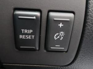 Nissan Navara 2.5DDTi double cab LE Plus - Image 17