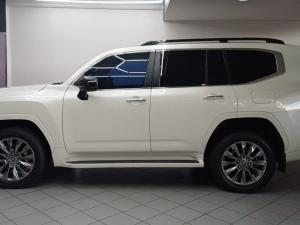 Toyota Land Cruiser 300 3.3D ZX - Image 12