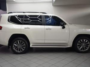 Toyota Land Cruiser 300 3.3D ZX - Image 8