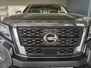 Nissan Navara 2.5DDTi double cab LE Plus - Image 4
