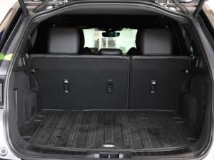 Land Rover Discovery Sport P300e R-Dynamic SE - Image 11