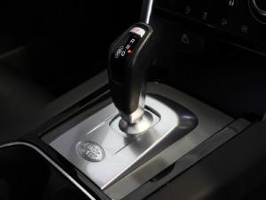 Land Rover Discovery Sport P300e R-Dynamic SE - Image 22