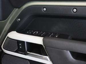 Land Rover Defender 110 D250 SE - Image 31