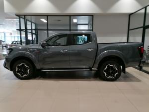 Nissan Navara 2.5DDTi double cab LE Plus 4x4 - Image 2