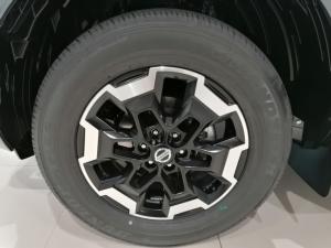 Nissan Navara 2.5DDTi double cab LE Plus 4x4 - Image 8