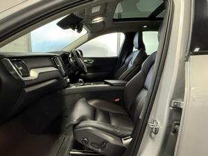 Volvo XC60 B5 AWD Plus Dark - Image 13