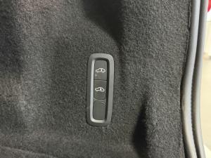 Volvo XC60 B5 AWD Plus Dark - Image 15