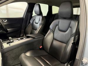Volvo XC60 B5 AWD Essential - Image 11