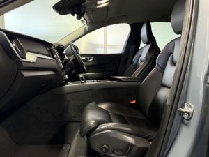 Volvo XC60 B5 AWD Essential - Image 12