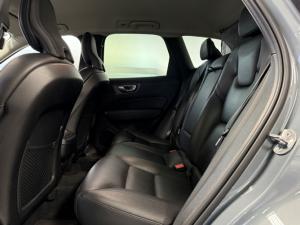 Volvo XC60 B5 AWD Essential - Image 13