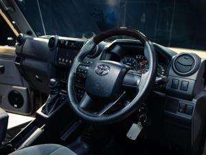 Toyota Land Cruiser 79 2.8GD-6 single cab auto - Image 10