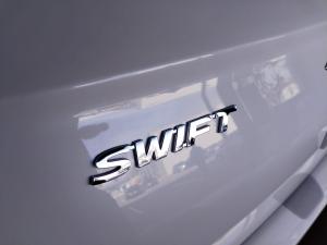 Suzuki Swift 1.2 GLX auto - Image 17