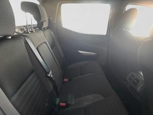 Nissan Navara 2.5DDTi double cab SE Plus auto - Image 10