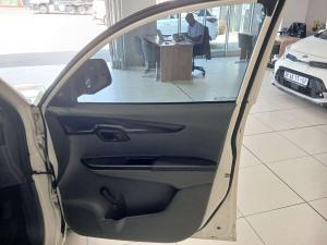 Mahindra KUV 100 1.2 K2+ NXT - Image 14