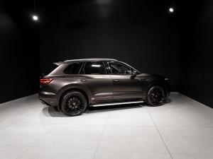 Volkswagen Touareg V6 TDI Executive R-Line - Image 3