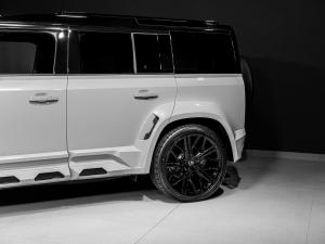 Land Rover Defender 110 D350 X-Dynamic HSE - Image 13