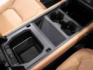 Land Rover Defender 110 P425 X-Dynamic HSE - Image 13