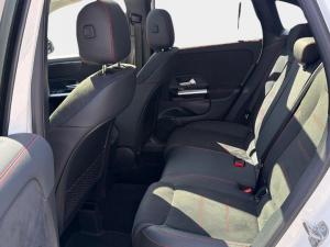 Mercedes-Benz GLA GLA200d Progressive - Image 16