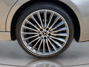 Mercedes-Benz C-Class C220d Avantgarde - Image 16
