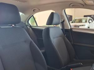 Volkswagen Jetta 1.6 Conceptline - Image 15
