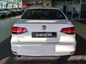 Volkswagen Jetta 1.6 Conceptline - Image 9