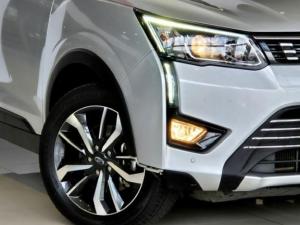 Mahindra XUV300 1.5TD W8 - Image 4