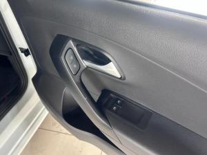 Volkswagen Polo Vivo hatch 1.4 - Image 14