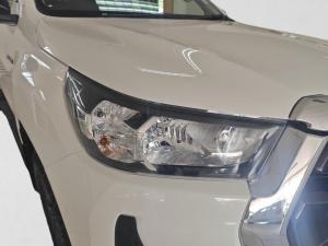 Toyota Hilux 2.4GD-6 double cab 4x4 Raider manual - Image 17