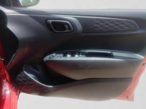 Hyundai Grand i10 1.0 Executive hatch - Image 15