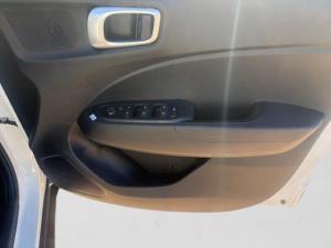 Hyundai Venue 1.2 Premium - Image 10