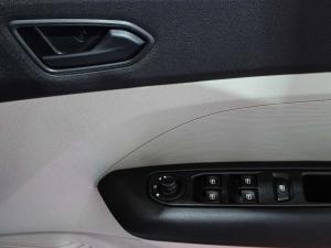 Renault Triber 1.0 Zen auto - Image 15