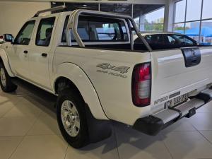Nissan NP300 Hardbody 2.5TDi double cab 4x4 - Image 5