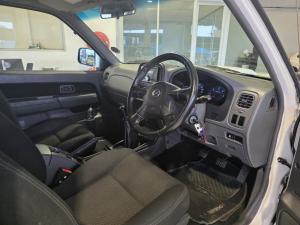 Nissan NP300 Hardbody 2.5TDi double cab 4x4 - Image 8