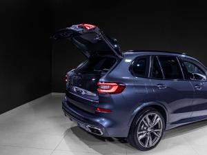 BMW X5 M50i - Image 25